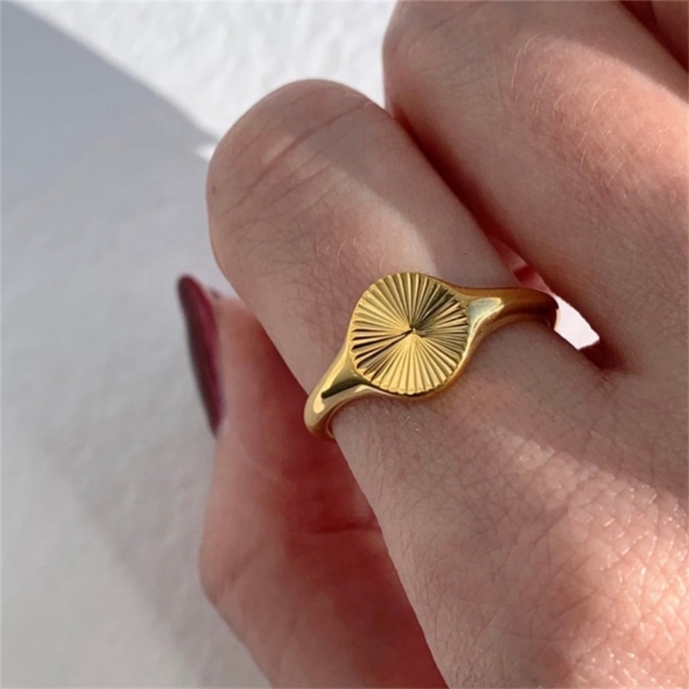 Stylish Chunky Signet Wave Ring - Picture 1 of 7